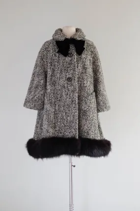 Adorable 1960's Lilli Ann Trapeze Style Tweed Coat With Velvet Bow / Medium
